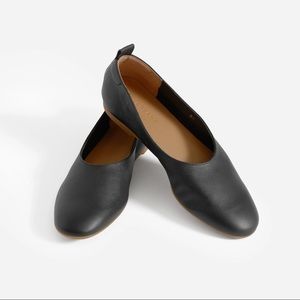 Everlane Leather Day Glove Flats in Black - Size 7